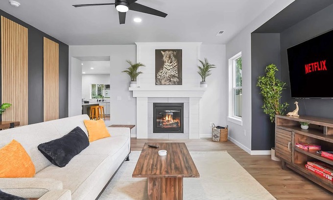 Meridian Casa | Welcome to the Jungle! Fits 18+!
