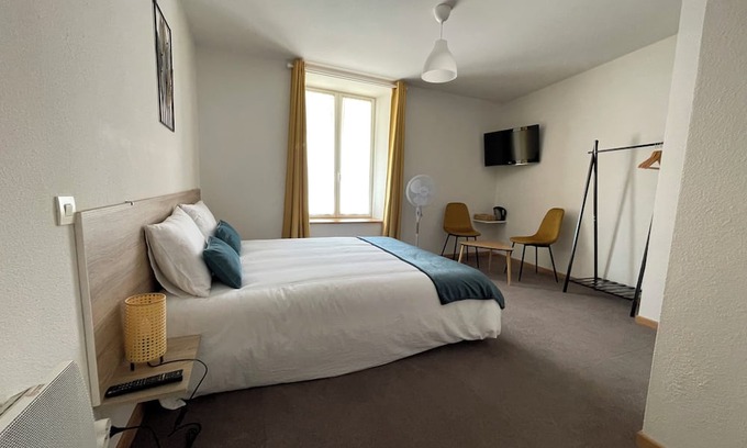Villedieu-sur-Indre Cama Y Desayuno | Furnished room rental in Villedieu/Indre, breakfast not included.