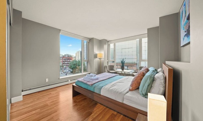 Gastown Apartamento | Stunning 3-BR in Downtown with Free Parking!