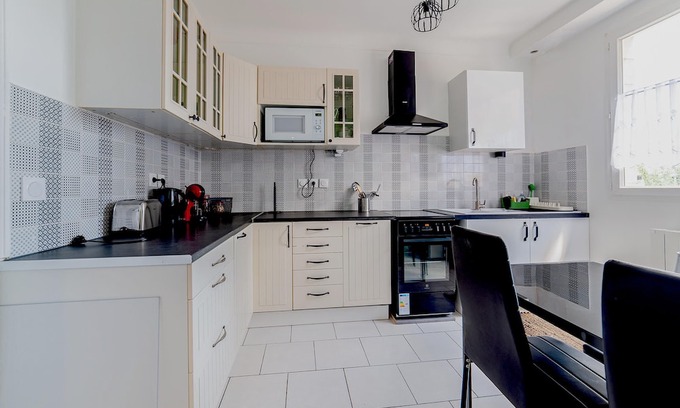 Creil Apartamento | Cosy Modern Apartment