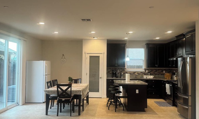 Manteca Casa | Very spacious fully furnished home for family & professionals.