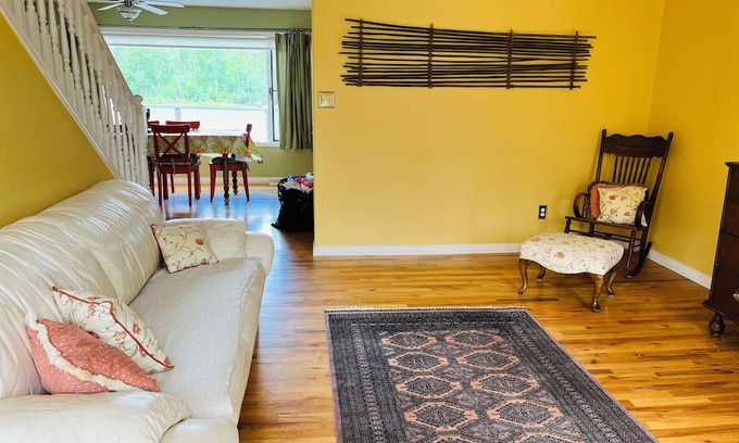 Regional District of Kitimat-Stikine Casa | Riverfront heritage home in the heart of Hazelton