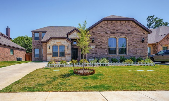 Southwest Arlington Casa | Master Bedroom for rent