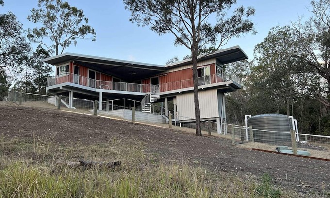 Mount Alford Cabina | Luxury container cabin with scenic views & outdoor bath close to wineries