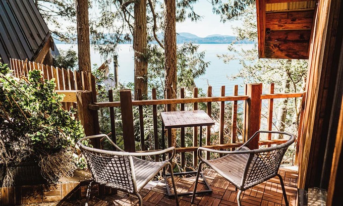 Galiano Cabina | Beautiful cabin with an outdoor deck, stunning water view & cliffside jacuzzi.