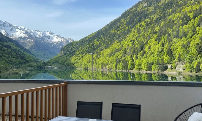 Gabas Apartamento | Apartment with terrace overlooking Lake Fabrèges, sleeps 4