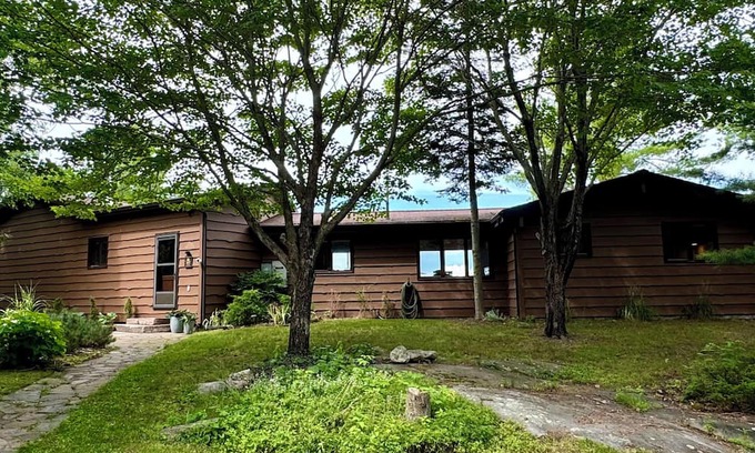 The Archipelago Cabaña | Beautiful lakefront Georgian Bay Cottage in Pointe Au Baril, Family friendly