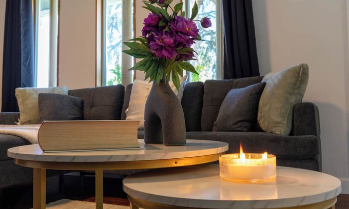 South Surrey Casa | Chic Private Modern Home with All Amenities: Your Perfect Getaway!