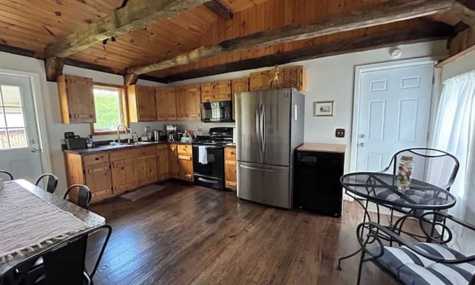 Gansevoort Otro | Historic 1828 Farmhouse accessible to Saratoga, Glens Falls, and Lake George