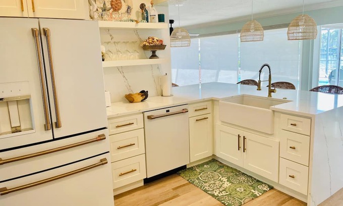 Bay Colony Casa | Beautiful dog friendly waterfront updated home on Terra Ceia Bay