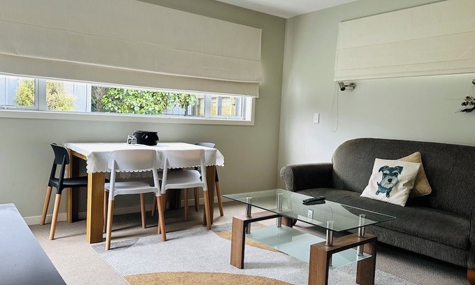 Wellington Apartamento | Sunny house with garden views