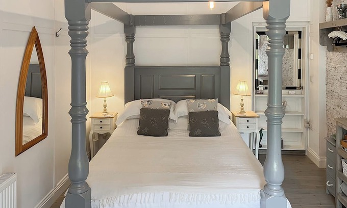 Leeming Bar Cabaña | 1 bedroom accommodation in Leeming Bar, near Northallerton