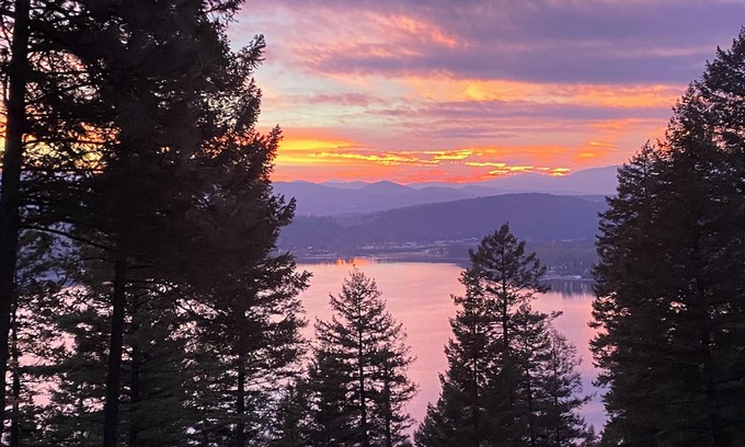 Whitefish Casa | Beautiful Secluded well built home 12 min from town and 30 min from Glacier NP