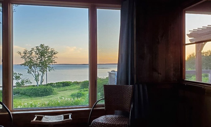 Seal Cove Cabaña | Sealport Cozy Cottage by the Sea, Blue Hill Bay, unique on island "Quiet-side"