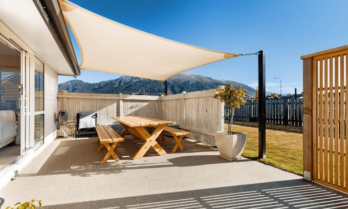 Lake Hawea Casa | Home nestled in Hawea - A four-bedroom Hawea home with mountain views. Enjoy a modern kitchen, spacious living areas, two bathrooms, and a cosy fireplace