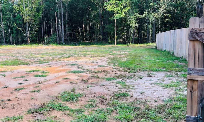 Grady Alquiler De RV | Enjoy the peaceful country scenery and the serenity of being one with nature!