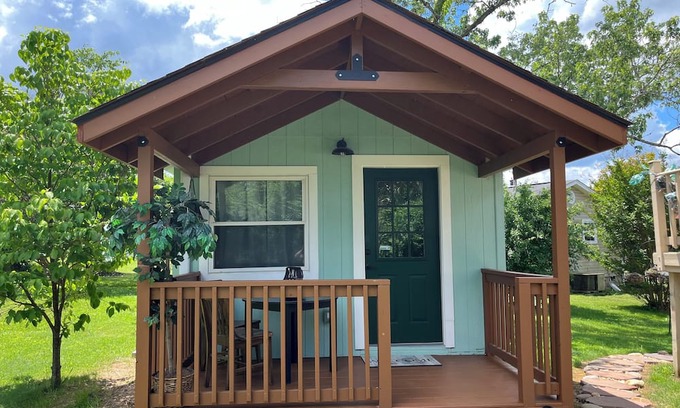 Knoxville Cabina | Beautiful Tiny House perfect for small families.