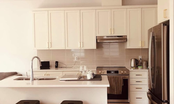 Wellington Casa | Modern, spacious and new home in Wellington - walking distance to all amenities!