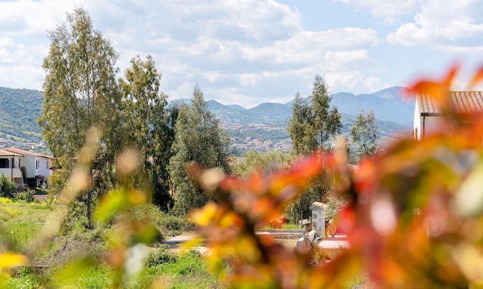 S'Iscala Apartamento | Villa with Patio, Private Entrance and Garden, 5 minutes from the sea