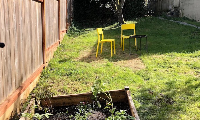 West Point Grey Casa | Charming Home in Kitsilano FREE Parking+Laundry