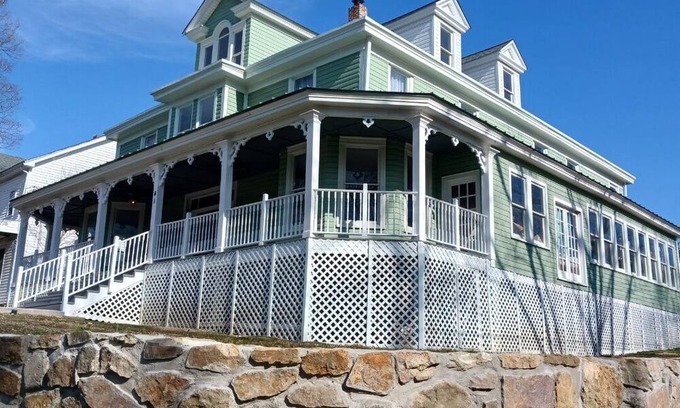 Berkeley Springs Cama Y Desayuno | River Retreat Private Unit In Town!- Inside Newly Remodeled Victorian Home