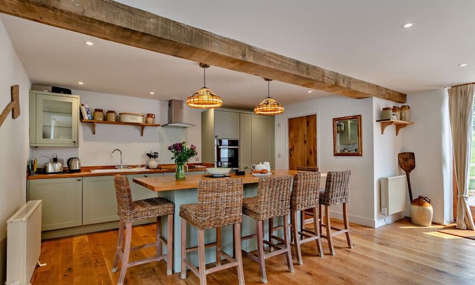 Exbourne Casa | Town Living Farm - Threshing Barn