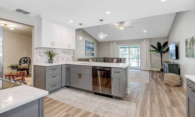 Bloomingdale Casa | Sleeps 10 with pool & game room