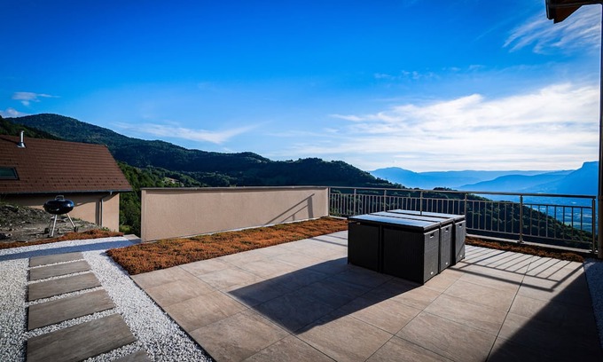 La Combe-de-Lancey Casa | Espace Détente Piscine Jacuzzi Intérieure Privée et Sauna Avec vue Montage