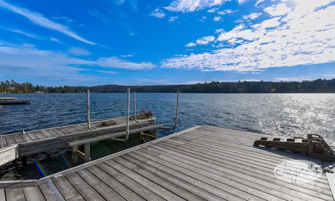 Huntsville Cabaña | Great 5 bed 4 bath cottage on Fairy Lake - SW Exposure! Sauna!