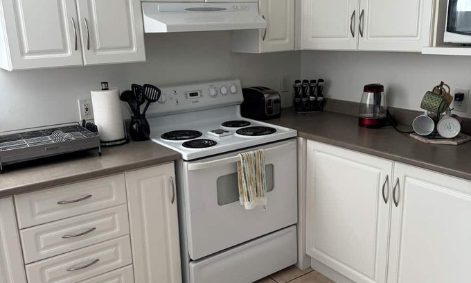 Old Ottawa East Apartamento | Central Canal 2 bedrooms Private Entrance Private Parking