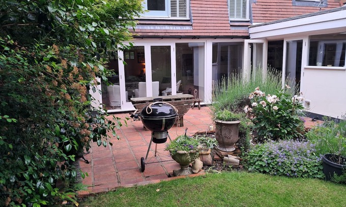 Southfield Casa | LARGE 2 BED LUXURY CHISWICK HOUSE LONDON. BEAUTIFUL GARDEN. GREAT PLACE TO STAY
