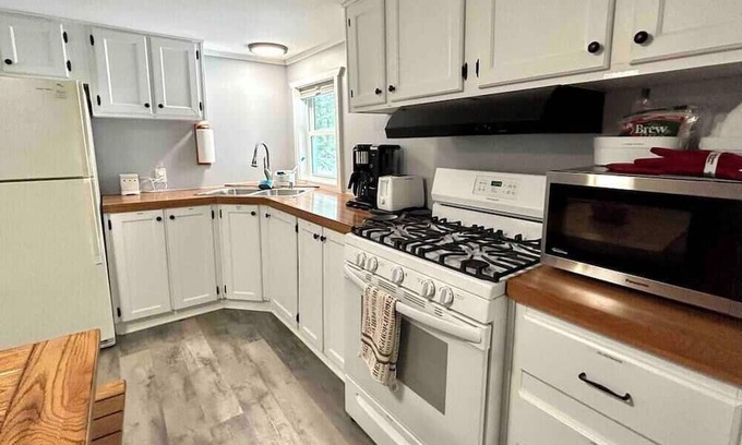 Merriweather Casa | Marko's ~ Close to Trails & Lake Gogebic!