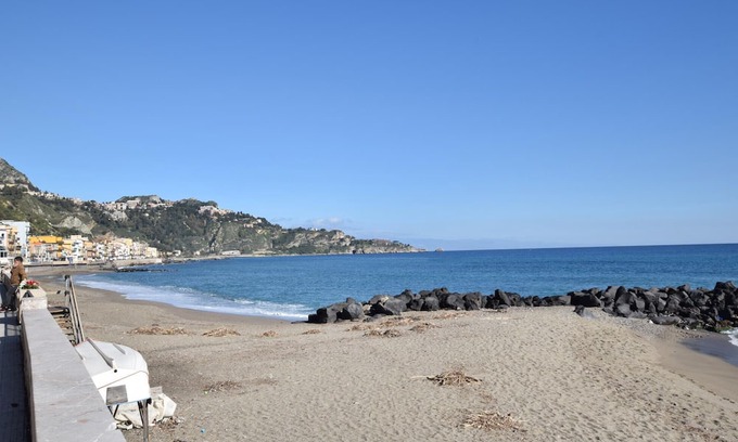 Calatabiano Apartamento | Experience the pleasant charm of this holiday apartment in Calatabiano.