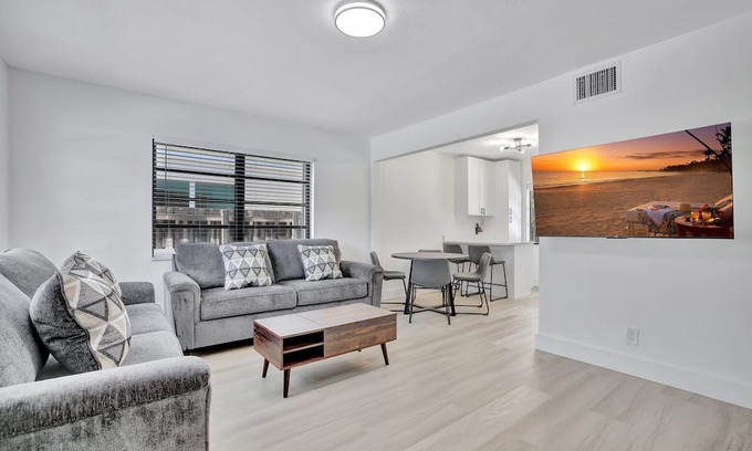 Tarpon River Casa | Sleek 2BR/2BA Home Near Downtown