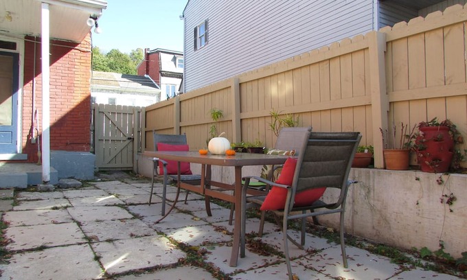Hamburg Apartamento | "Heart of Hamburg" is a 1 Bedroom Traveler's Haven in downtown Hamburg, PA!