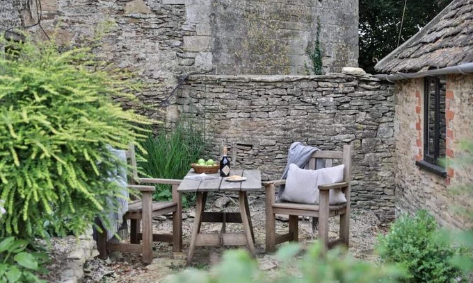 Beverston Cabaña | Cozy Beverston Castle Cottage:1 Bed/1 Bath Retreat