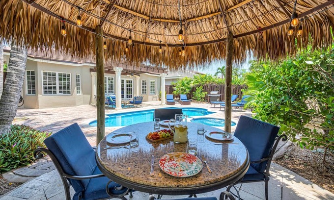 Birch Park Finger Streets Casa | Steps From the Beach Heated Pool Seaside Key