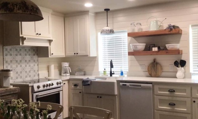 Pittsburg Otro | Peaceful, quiet, private and make you feel good "farmhouse".