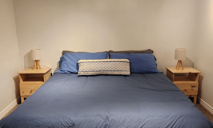Washington Terrace Apartamento | Quiet & clean 2 bed 1 bath basement apartment with dining area & some appliances