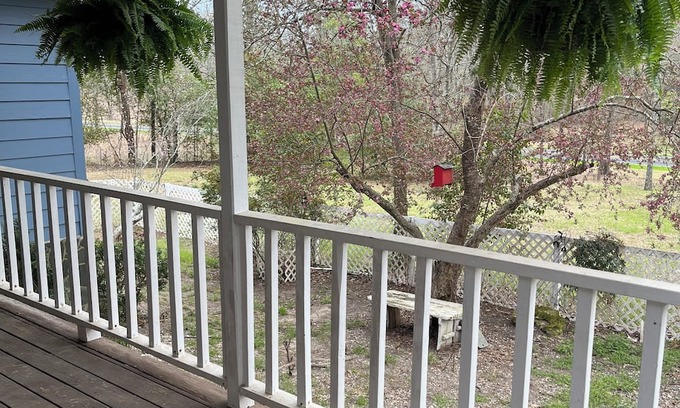 Aiken Otro | Adorable Aiken Farmhouse close to horse events and Old Barnwell Golf Club.