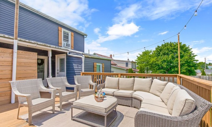 Ephrata Casa | 7 bedrooms, 2 kitchens, & furnished patio!