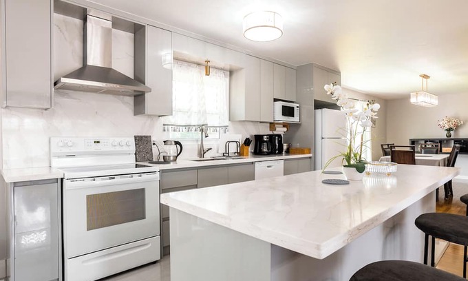 Niagara Falls Cabaña | Riverview Cottage in Niagara Falls with Private Dock,10 minutes to attractions