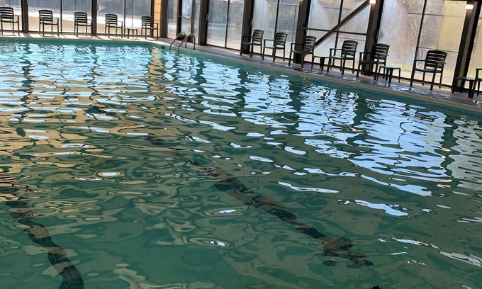 Spotsylvania Cabina | Lakefront resort with pools, kayak, tennis courts, campfire…