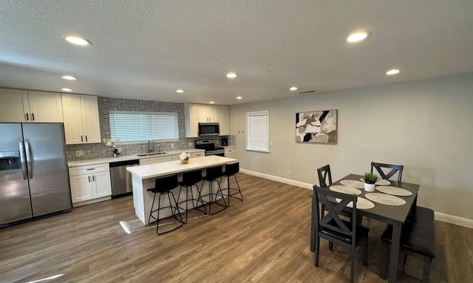 Stockton Casa | Lovely Charming Home 4 bdrm