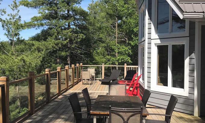 Georgian Bay Cabaña | Beautiful newly built, water access only Cottage in Honey Harbour