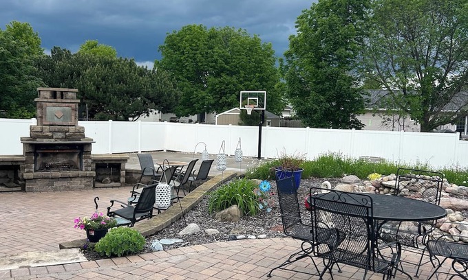 Little Chute Casa | Looking for guests for THE DRAFT. Great location 20 minutes from Green bay!