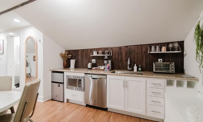 Covington Apartamento | Lovely Loft Apartment right in the middle of downtown Covington, Louisiana!