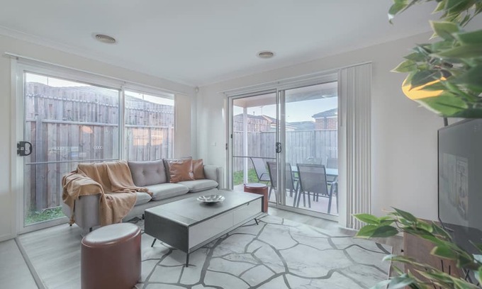 Truganina Casa | This house is a 3 bedroom(s), 2 bathrooms, located in Truganina, VIC.