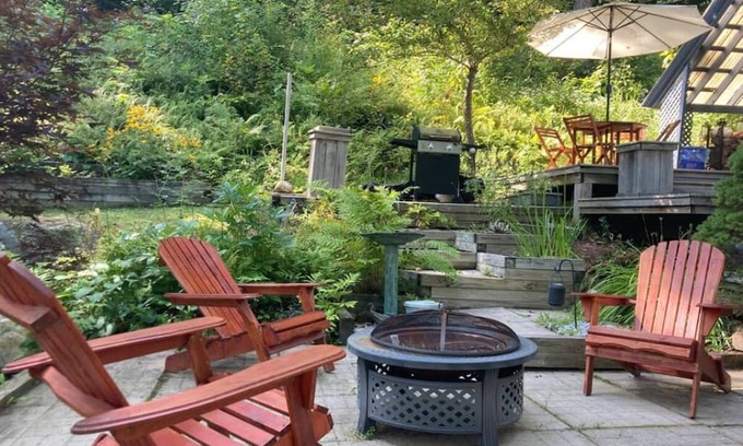 Grafton Casa | Cottage in Grafton with pond near ski centers