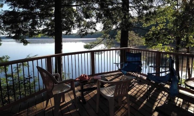 Kents Hill Casa | Baljunor Lake House - Refresh Your Soul - Canoe, Rowboat, Clean Lake, Waterfront